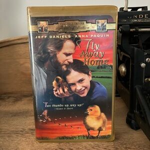 Fly Away Home VHS Tape